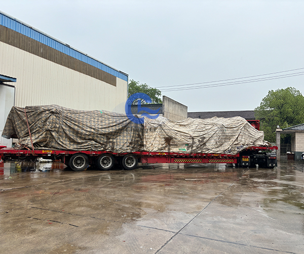 單錐螺帶真空干燥機(jī)發(fā)貨現(xiàn)場：奏響高效與品質(zhì)的樂章！