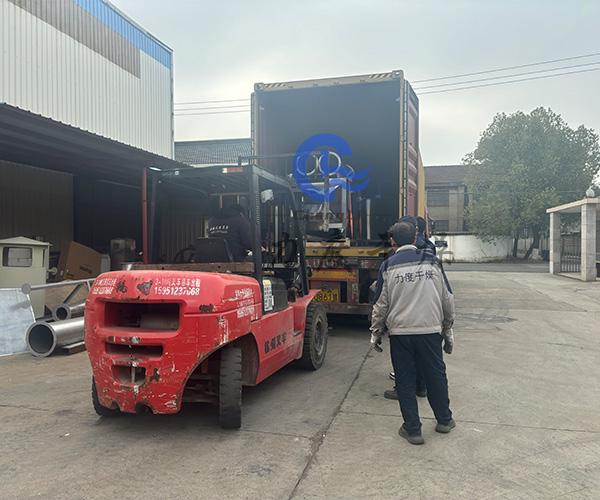 《300型沸騰制粒機發貨了》——2024圓滿收官，2025砥礪前行！